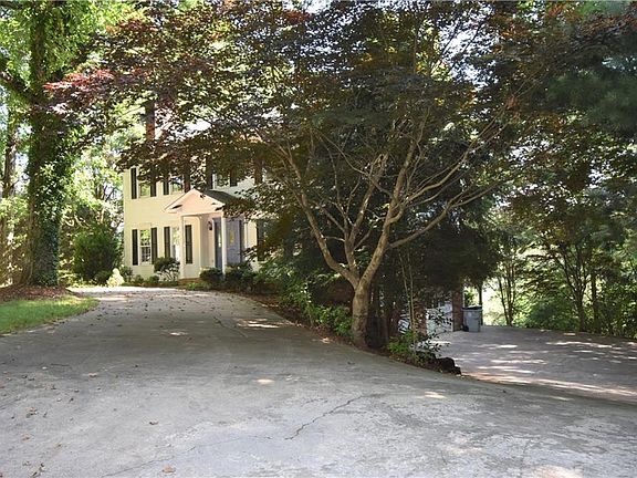 3rd image of 1005 Wellington Ct