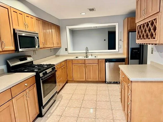 2 bed, 2.0 bath, 1187 sqft, $2,000 — Photo 2