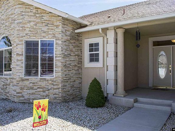 3rd image of 2925 La Cresta Cir