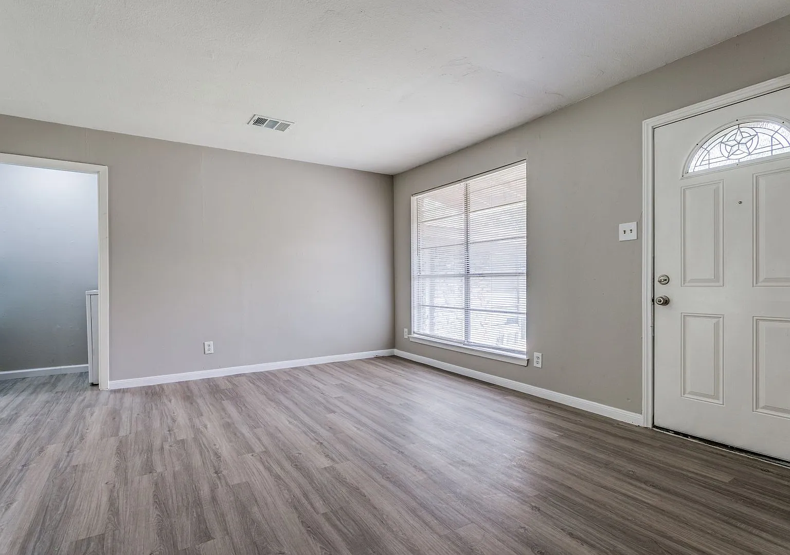 607 Thrush Avenue — Photo 4