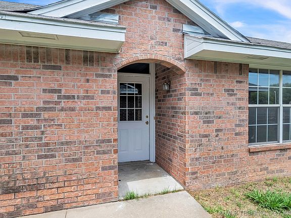 3rd image of 2407 N Glenwood Dr