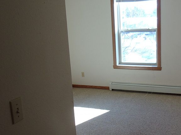 4th image of 735 W 10th St #16040841