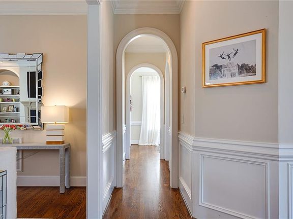 5th image of 2101 Berkshire Ln