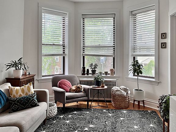 3rd image of 2020 W Waveland Ave