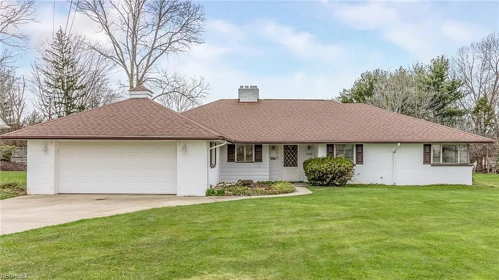 2228 Pine Ridge Dr photo 1