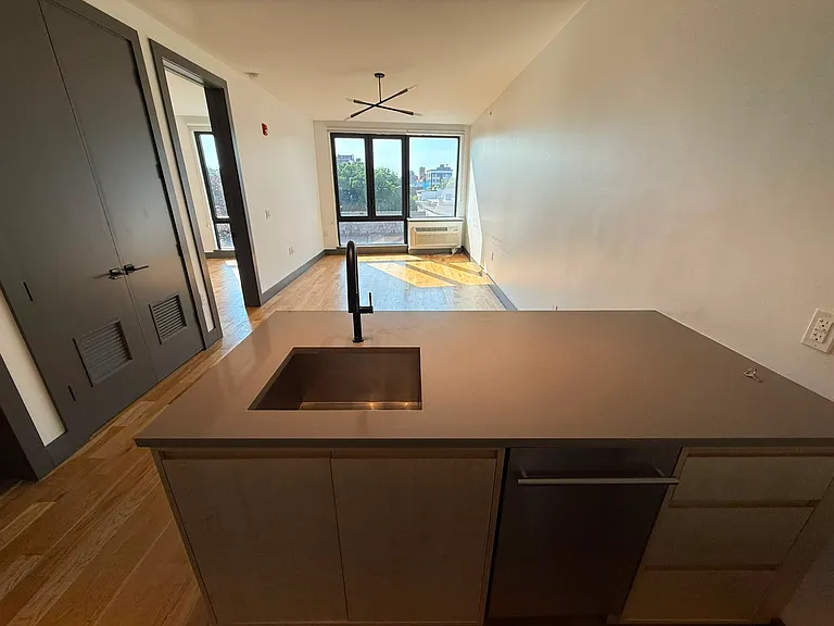 422 Arlington Ave #55E — Photo 3