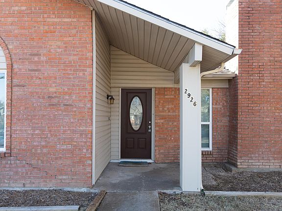 2nd image of 2926 Carnaby Ln