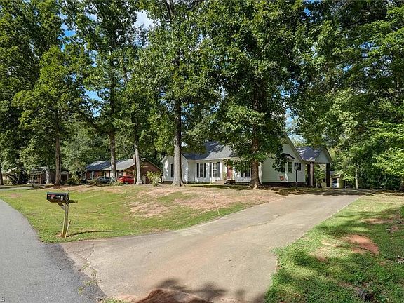 4th image of 709 Woodsway Ct