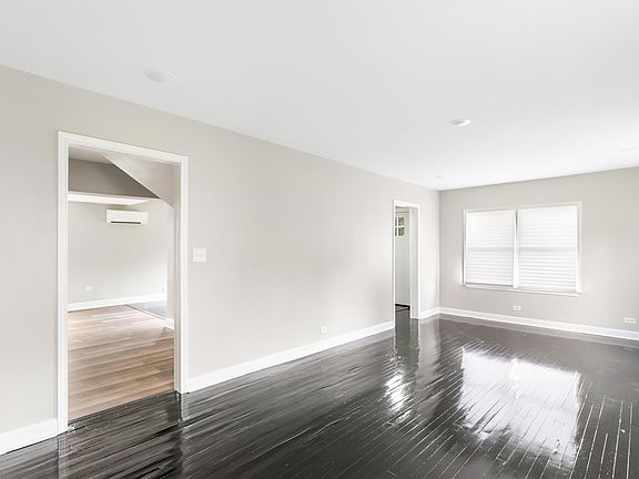 4th image of 1005 N Main St