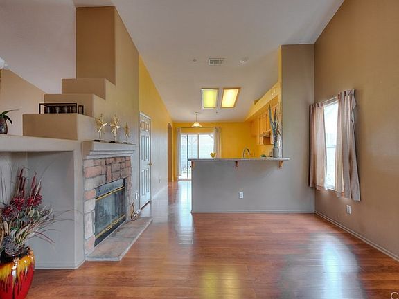4th image of 15397 Caroline St