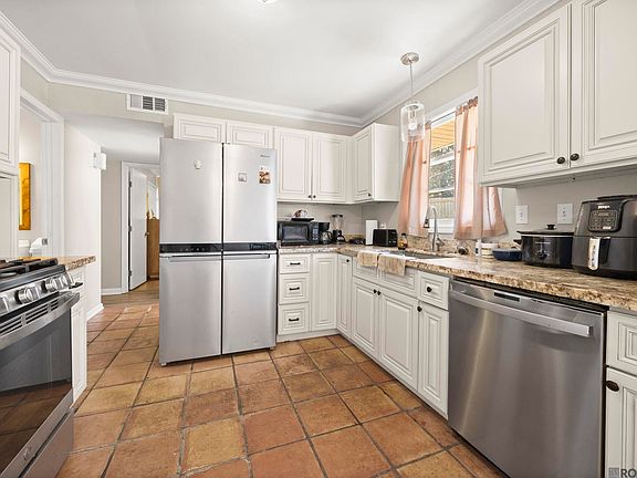 5th image of 2112 E Contour Dr