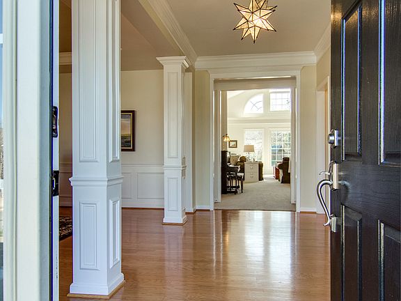 3rd image of 809 Walden Dr