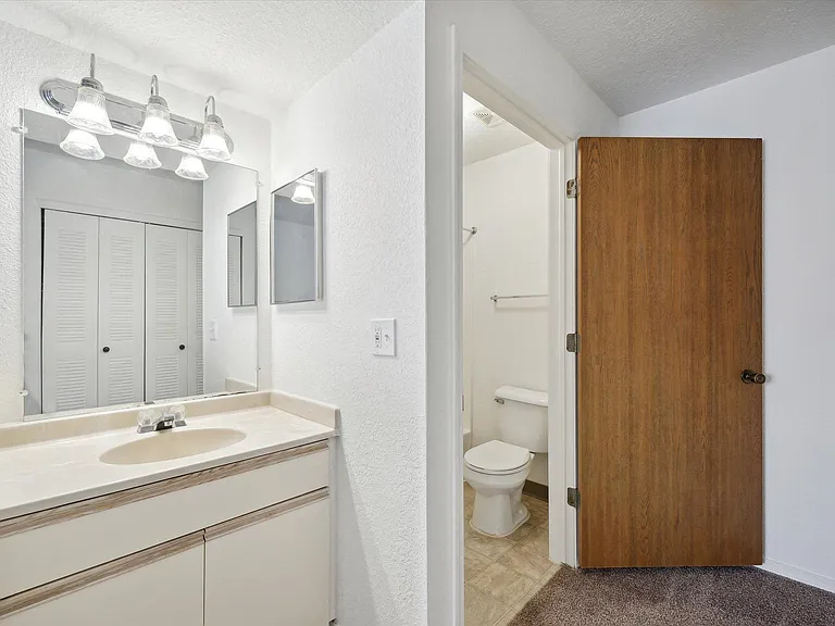 Two Bedroom (Classic) - 2 Bed / 2 Bath - 897 Sq.Ft.