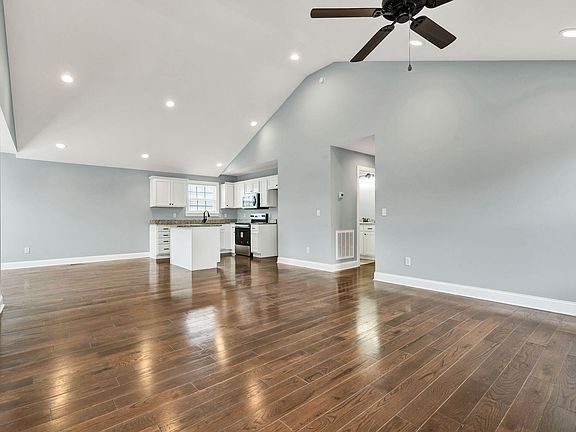 3rd image of 440 Johnson Blvd SE