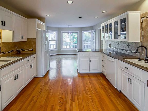 5th image of 408 Lakecrest Dr