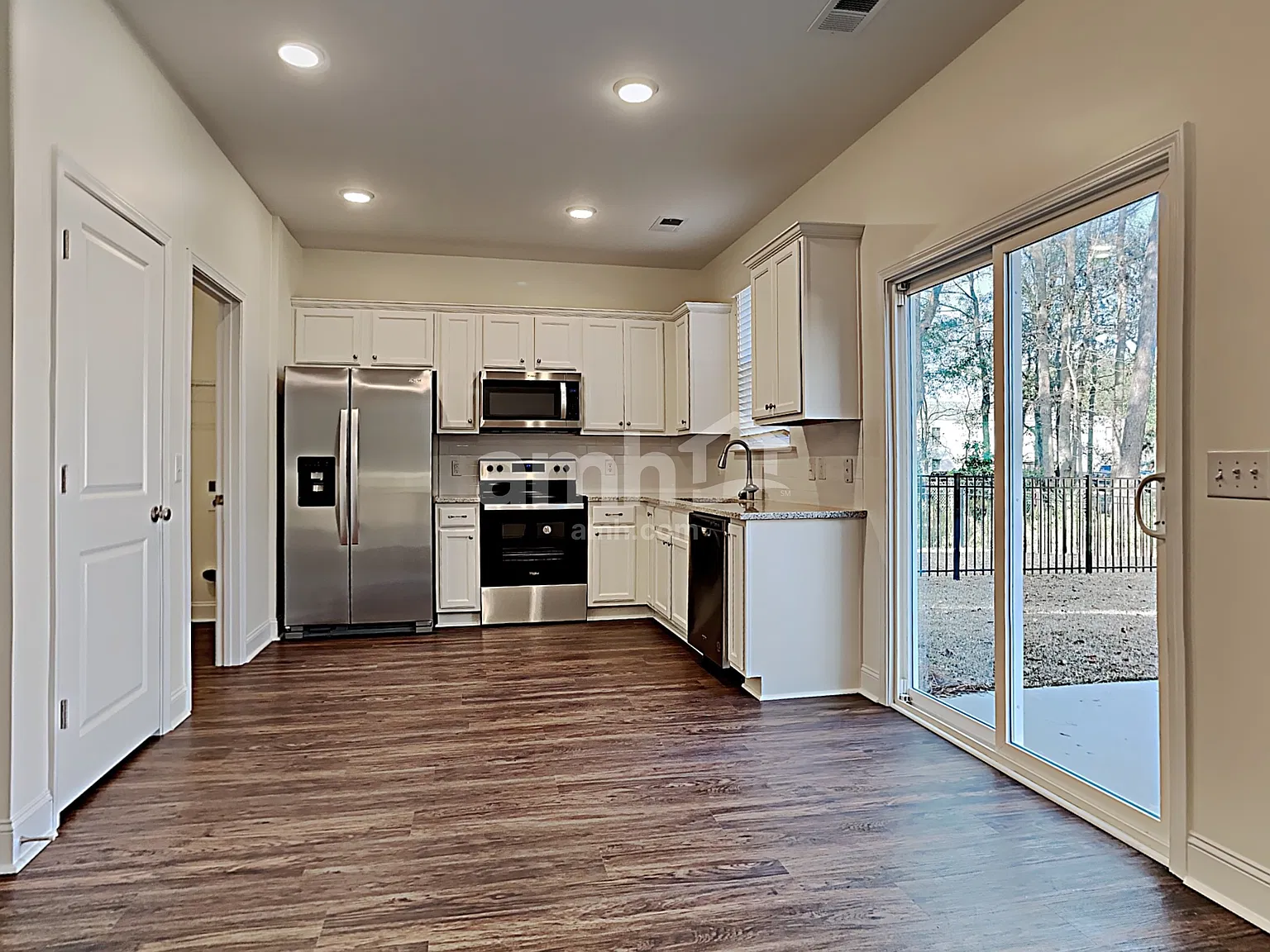 3 bed, 2.5 bath, 1420 sqft, $2,860 — Photo 4