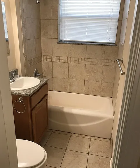 Royal Palms Apartments — Photo 33