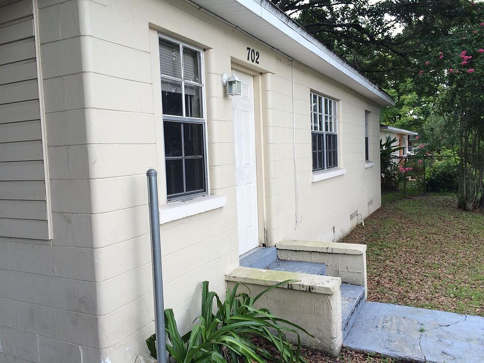 1st image of 702 W 14th St