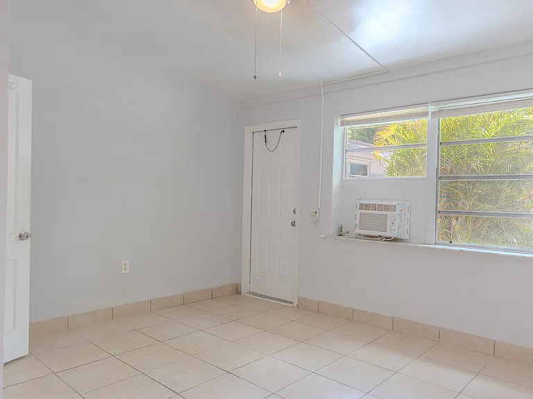 5824 McKinley St #2 — Photo 16
