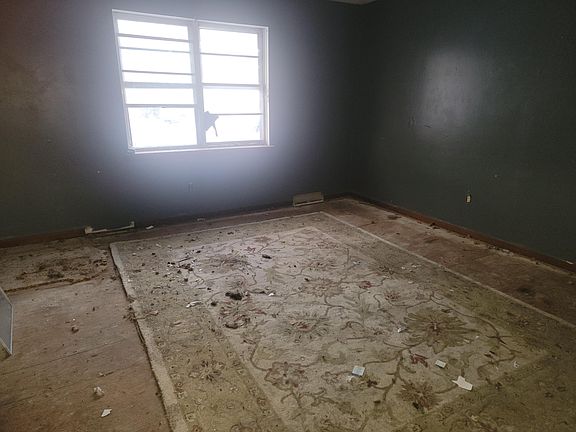 3rd image of 7 N Circle Dr