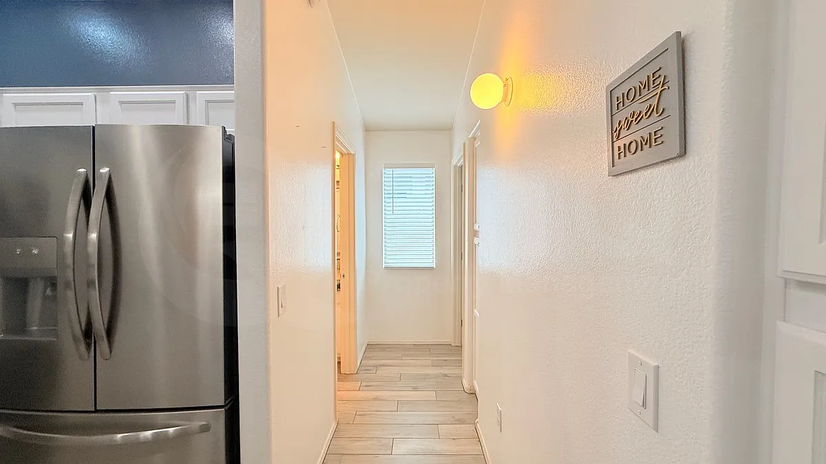2 bed, 2.0 bath, 1135 sqft, $1,999 — Photo 3