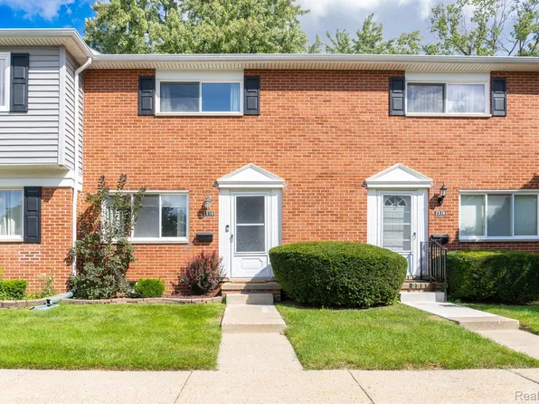 2518 Patrick Henry St, Auburn Hills, MI 48326