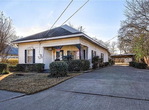 4th image of 908 Anthony St