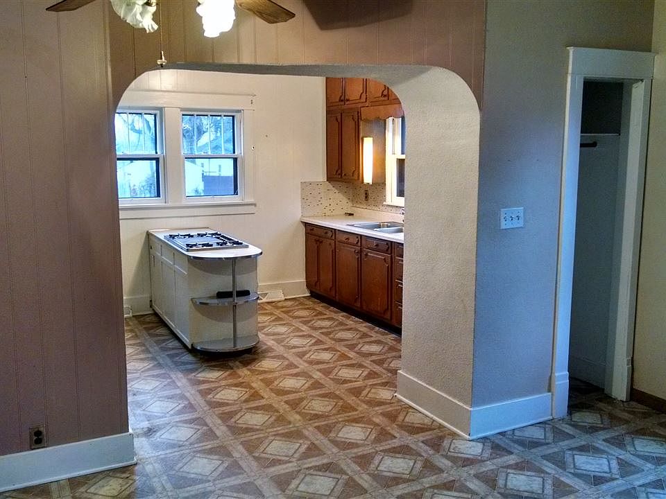 2nd image of 618 W State St