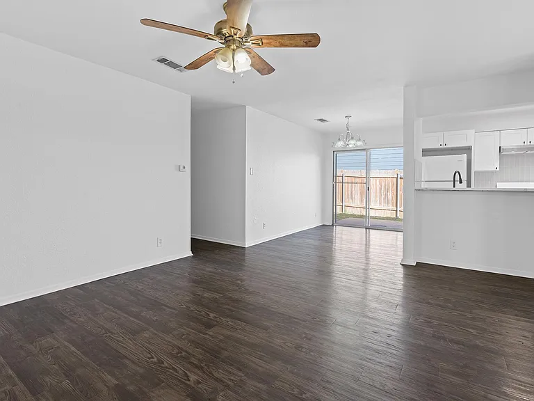 7200 Creekside Dr #D — Photo 10