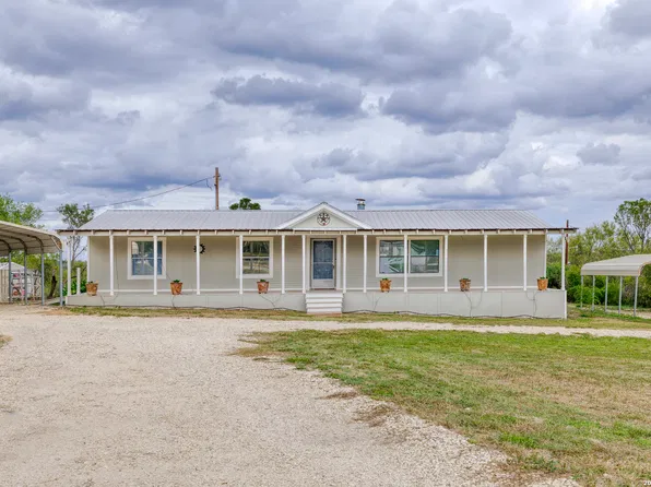 914 CR 4511, Hondo, TX 78861