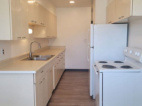 5th image of 821 Cannon Ln
