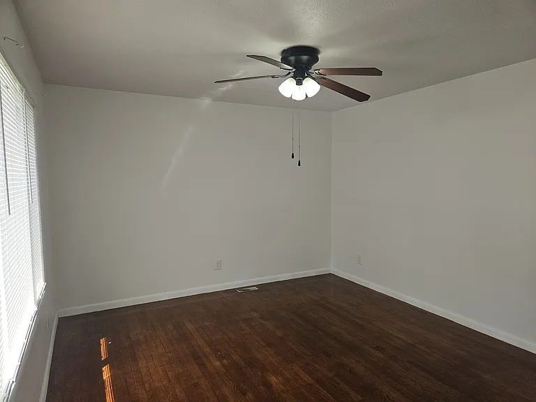 619 Berwick Dr — Photo 12