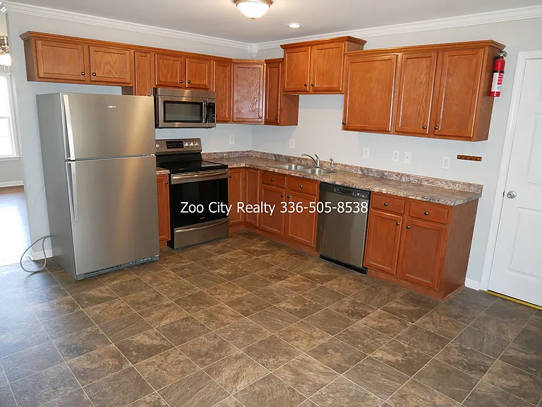 Kitchen & Dining