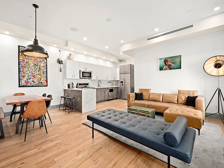537 Court St #2A — Photo 1