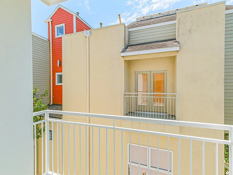 2364 Arlington St — Photo 33