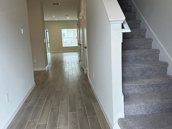 4th image of 2307 Morning Rose Ln