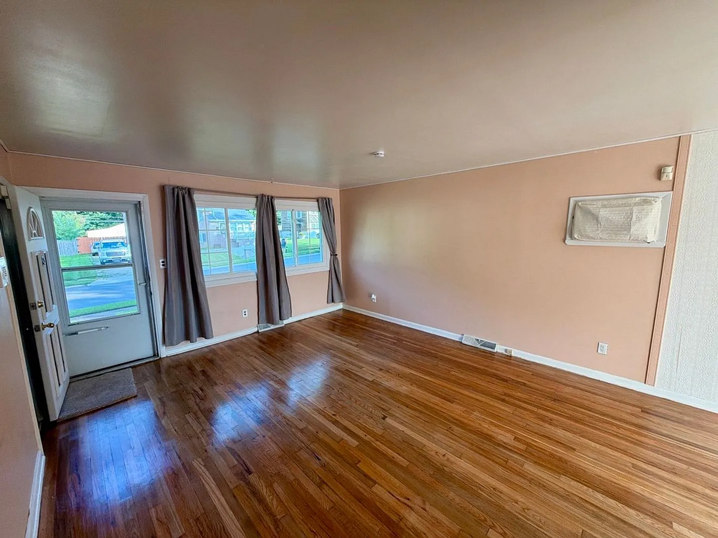 Welcome to 18 Aquilla Ave! — Photo 4