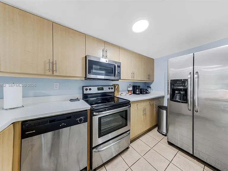 2951 S Bayshore Dr #215 — Photo 8