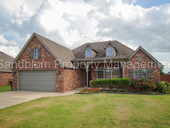 3rd image of 1611 W Austin Pl