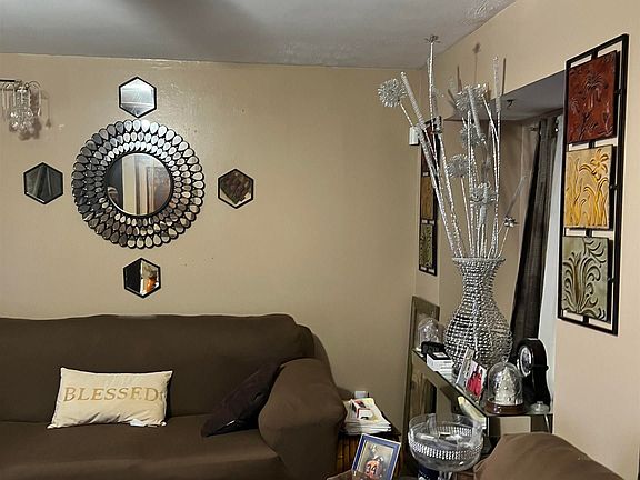 3rd image of 321 Saint John Rd