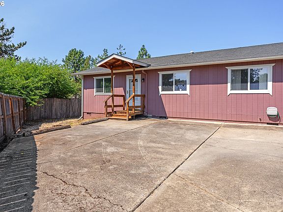 3rd image of 190 NE Lombardy Dr