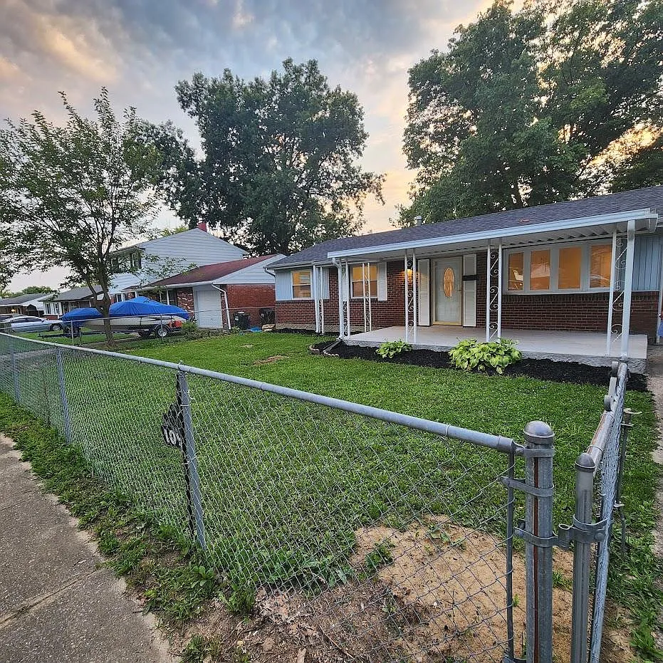 3 bed, 1038 sqft, $2,100 — Photo 2
