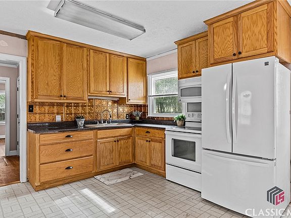 5th image of 154 Orchard Circle