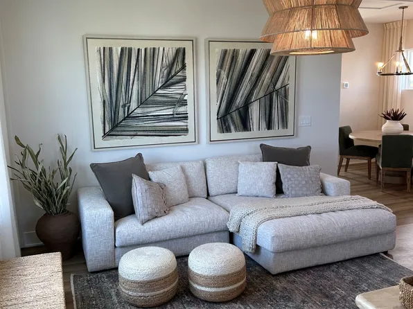 7910 Lake Flores Ave, Bradenton, FL 34210