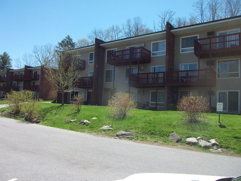 2nd image of 3 Royal Crest Rd Unit D2