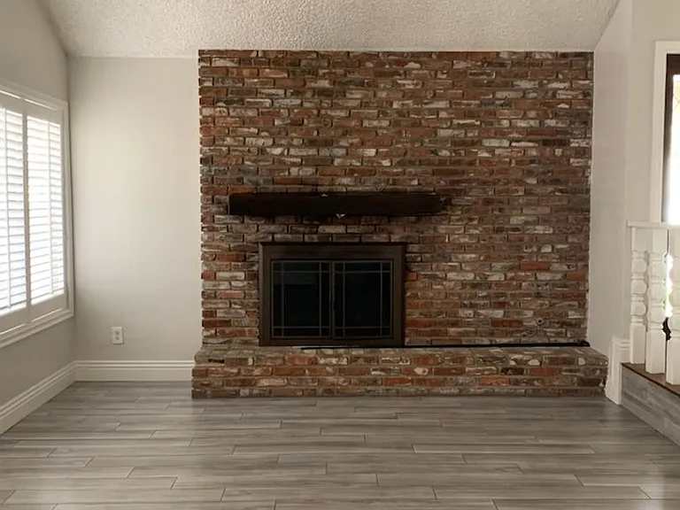 4605 Christmas Tree Ln — Photo 2