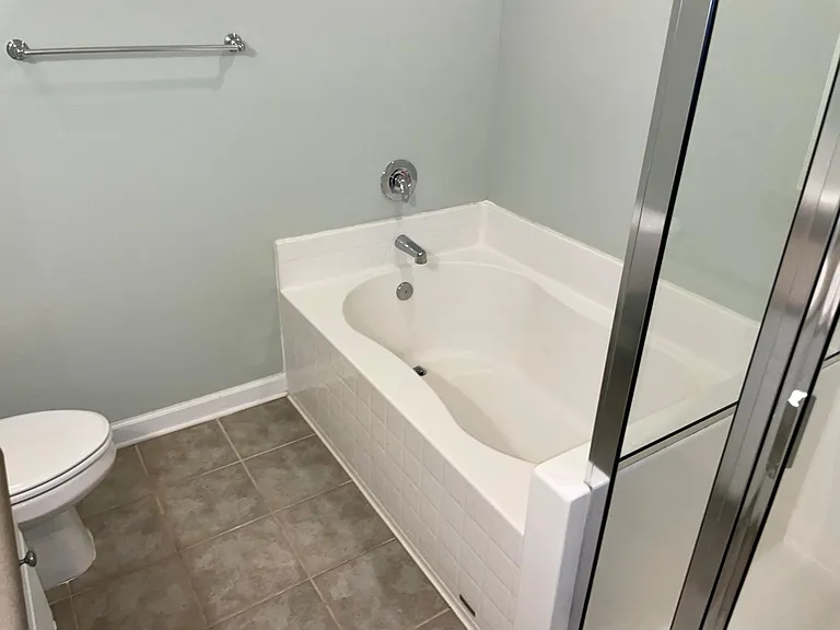 Main bedroom soaking tub