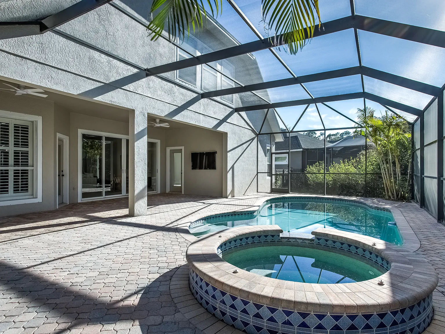 5 bed, 4209 sqft, $6,000 — Photo 2