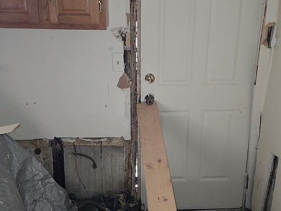 4th image of 1230 S Carey St