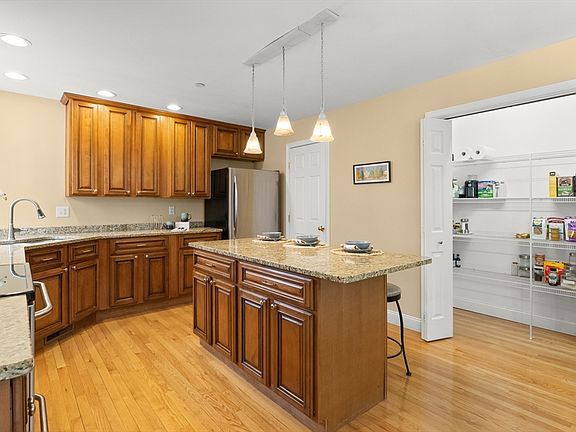 4th image of 6 Ferry Rd #6